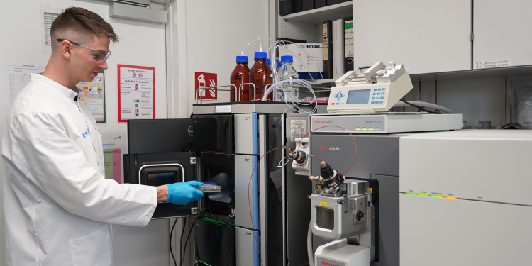 A new piece of research equipment has recently been installed at the MEET Battery Research Center: the so-called Orbitrap mass spectrometer.<address>&copy; MEET/Bartling</address>