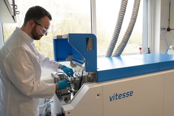 The plasma time-of-flight mass spectrometer can be used to analyze individual particles of battery materials.<address>&copy; MEET/Bartling</address>