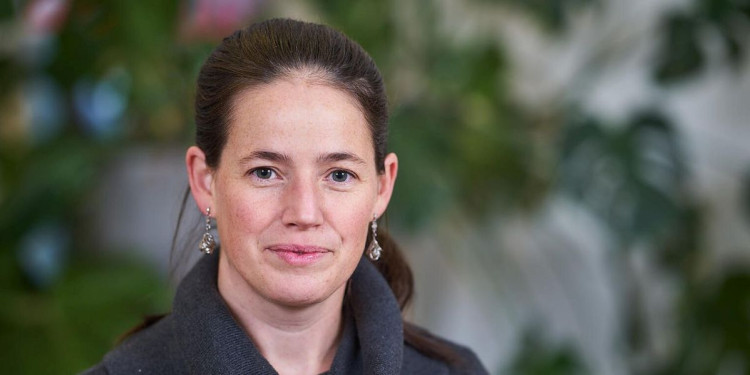 <address>&copy; R. Schleutker</address>