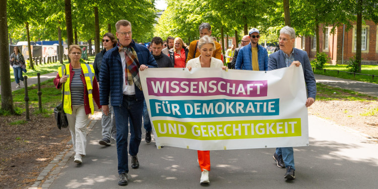 Das Motto des letzten „March for Science“ lautete „Wissenschaft für Demokratie und Gerechtigkeit“.<address>&copy; Uni MS - Linus Peikenkamp</address>