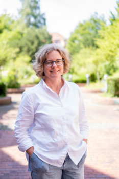 Porträtbild von Bettina Hiller<address>&copy; Uni MS – Linus Peikenkamp</address>