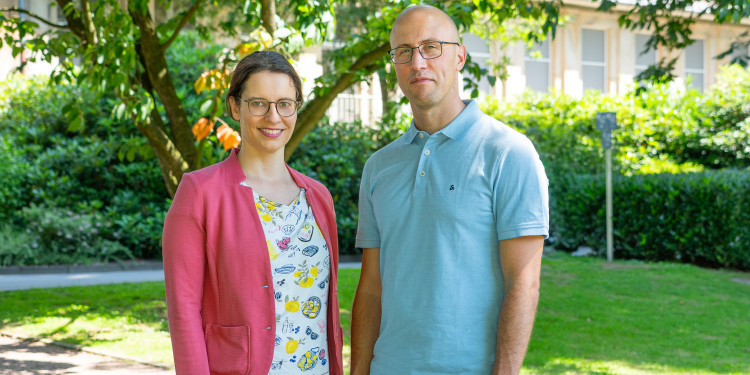 <address>&copy; UKM Hautklinik Fotoabteilung - Tina Krzeminski</address>
