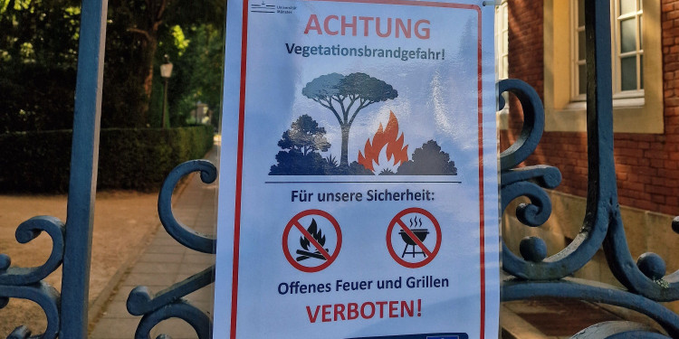 Aktuell ist das Grillen im Schlossgarten verboten.<address>&copy; Uni MS - Marc Greshake</address>