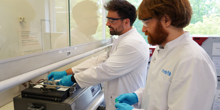 Sustainable additive improves lifetime of high-voltage lithium ion batteries<address>&copy; MEET - Vanessa Bartling</address>