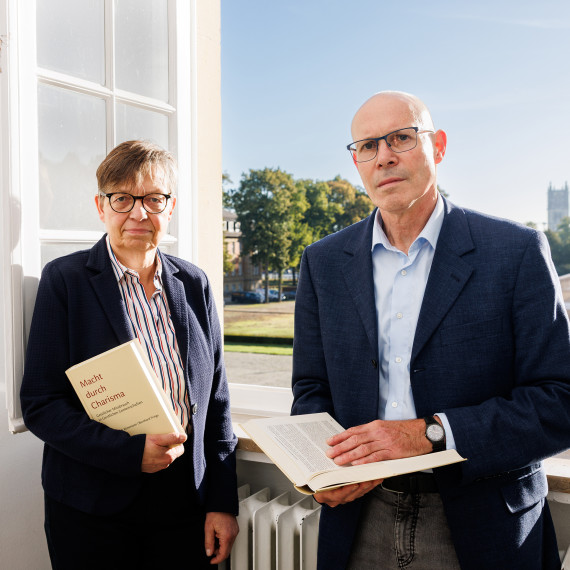 Prof Dr Judith Könemann and Dr Bernhard Frings from the Faculty of Catholic Theology summarised the results of their study about spiritual abuse.<address>&copy; Uni MS - Peter Leßmann</address>
