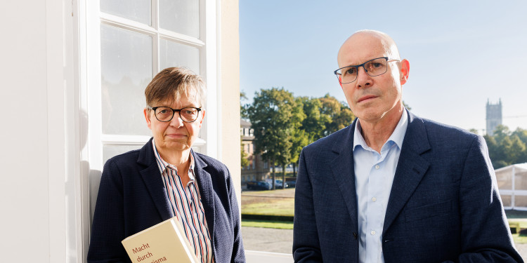 Prof Dr Judith Könemann and Dr Bernhard Frings from the Faculty of Catholic Theology summarised the results of their study about spiritual abuse.<address>&copy; Uni MS - Peter Leßmann</address>