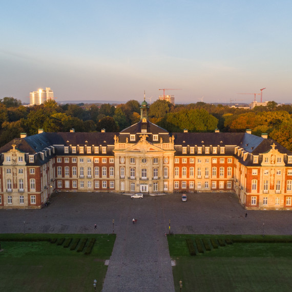 Das münstersche Schloss<address>&copy; Uni MS - Johannes Wulf</address>